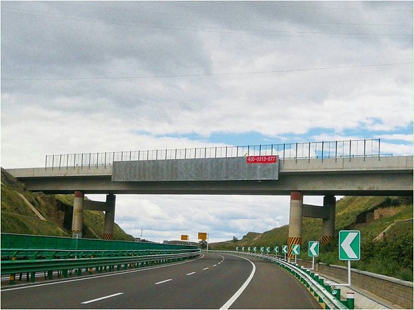 张承高速K134+670跨线桥广告