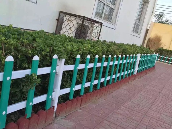 草坪护栏制作 张家口广告公司